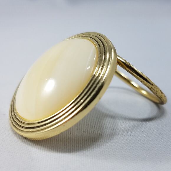 Vintage Western Germany Scarf Clip, Cream Art Glass, 1950s Jewelry - Picture 5 of 13